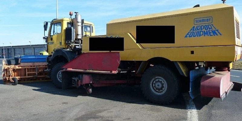 <span class="caps">LKW</span> mit Kehrblasgerät 2