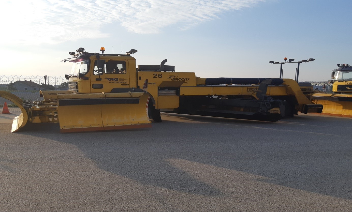 Arbeitsmaschine Boschung Jetbroom RWY 3
